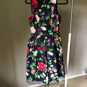 Floral pleated dress w/ polka dot tool